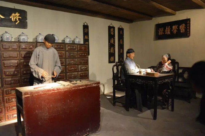 【昆中药杯·最美药店人】我们不生产美，我们是药店圈的星探